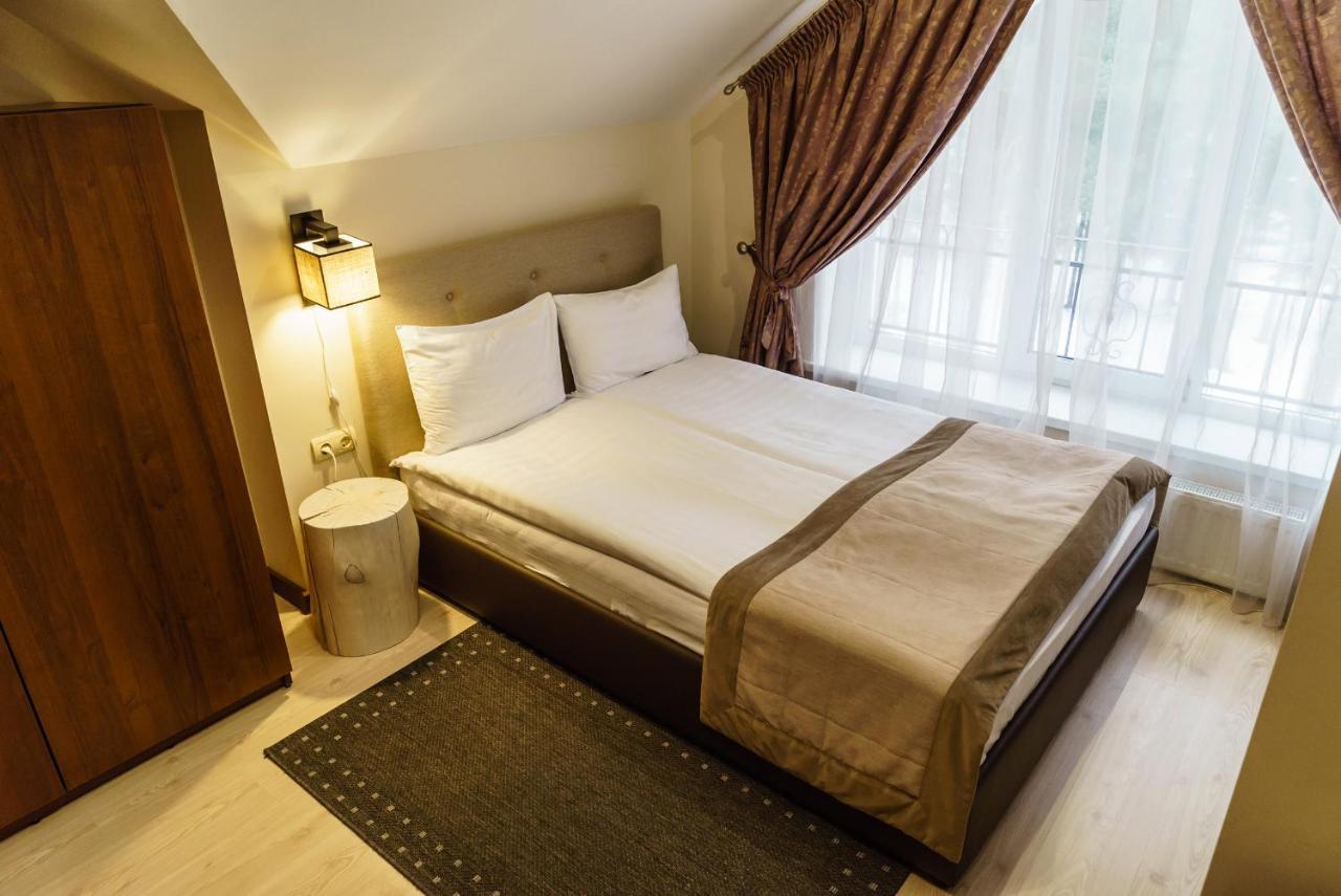 Isloch Park Hotel Rakaw Buitenkant foto